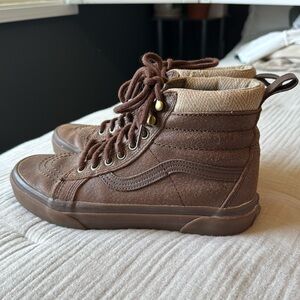 Women’s 7.5 Leather Vans High Tops